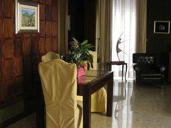 Couette-café Dimi House 2*